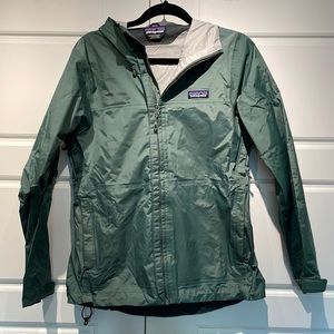 Patagonia Women’s Torrentshell Raincoat Sage Green